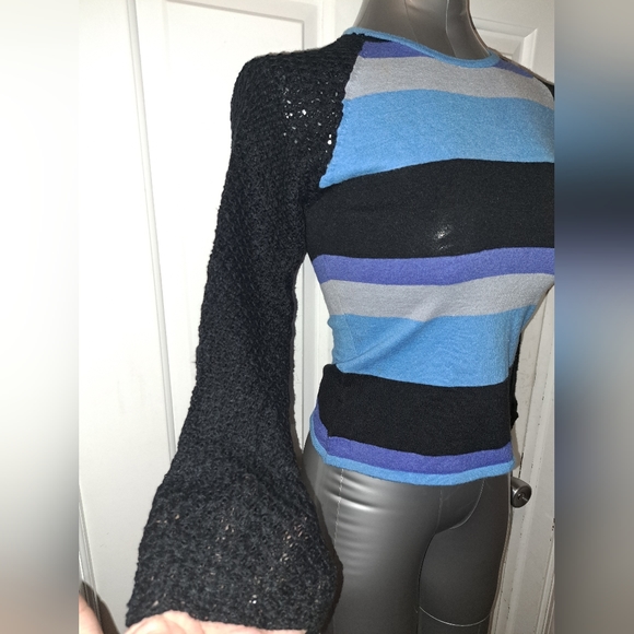 🆕️Retro Blue Ice Sweater w Black Raglan Sleeves Sz M NWT - Picture 8 of 10